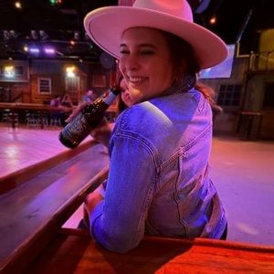 Meet your Posher, Cari